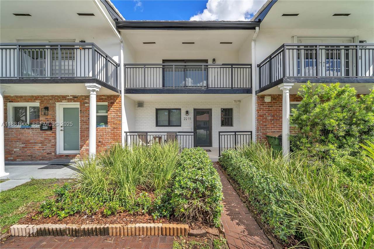 2211 122nd St - Photo 1