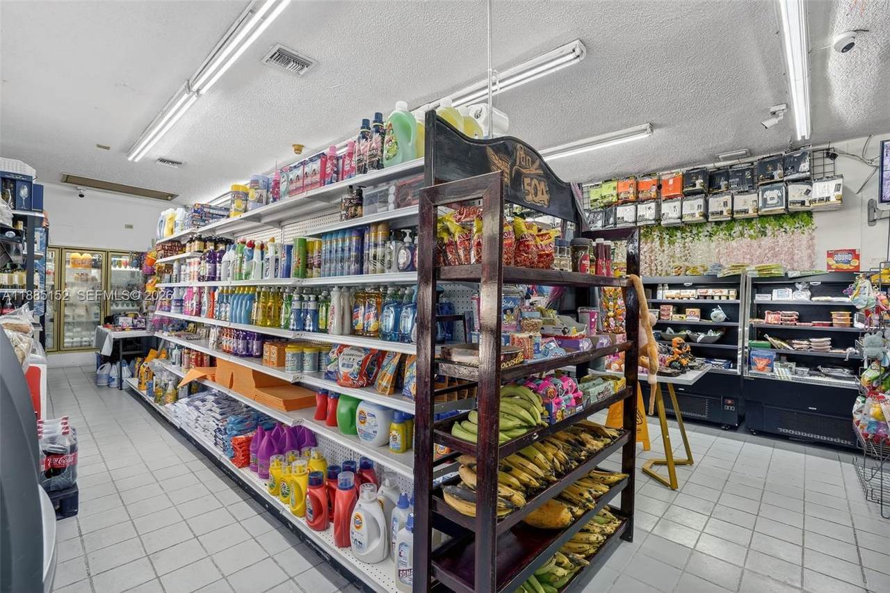 Convenience Store For Sale In Miami - Photo 1