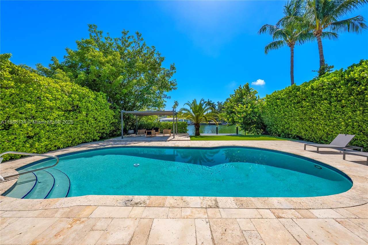 410 Shore Dr - Photo 1