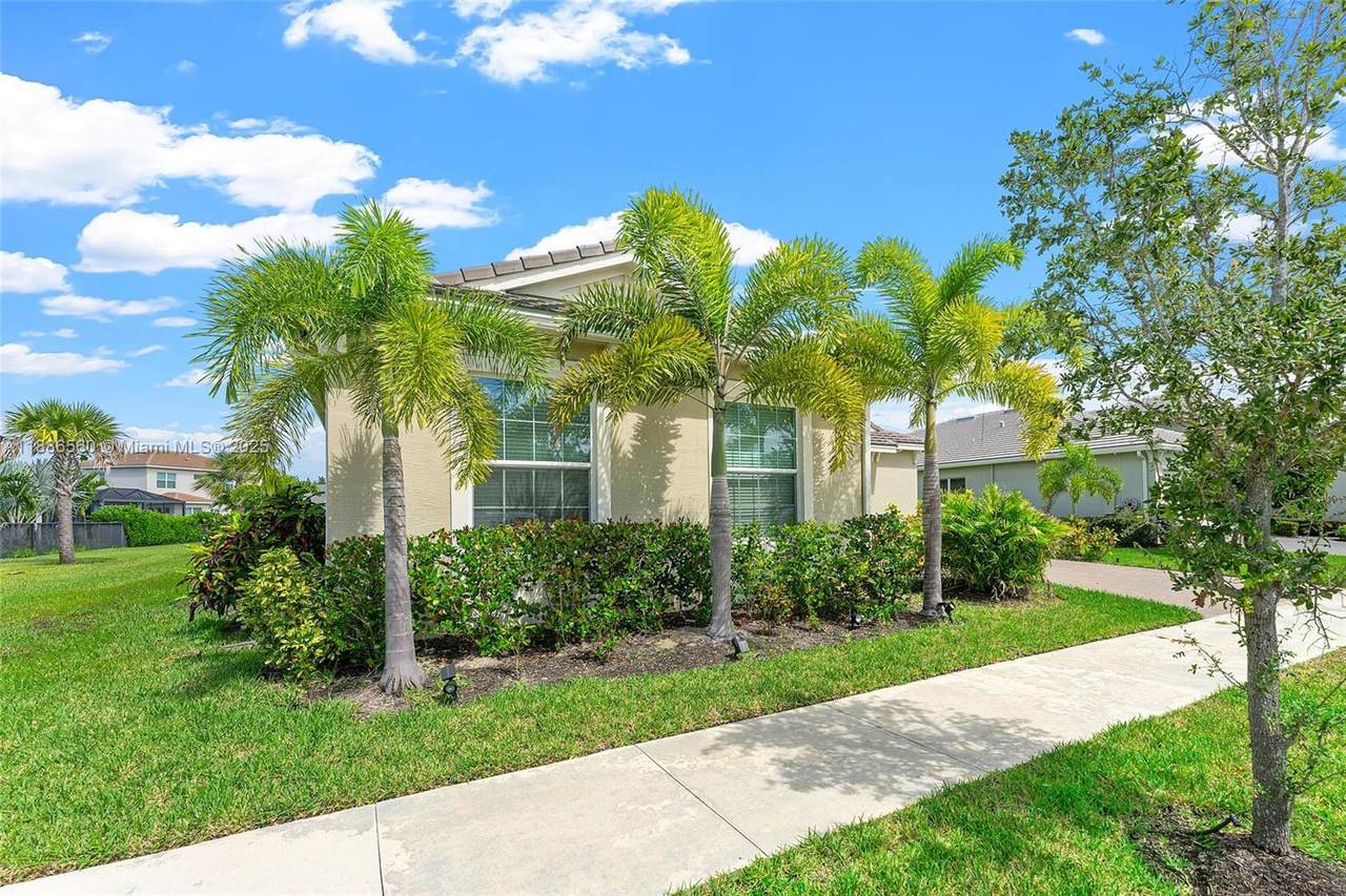 https://bt-photos.global.ssl.fastly.net/miami/1280_boomver_3_A11886560-2.jpg
