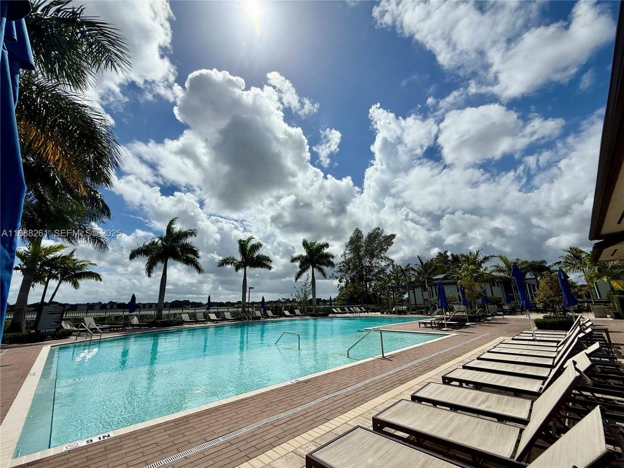 400 208th Ter - Photo 1