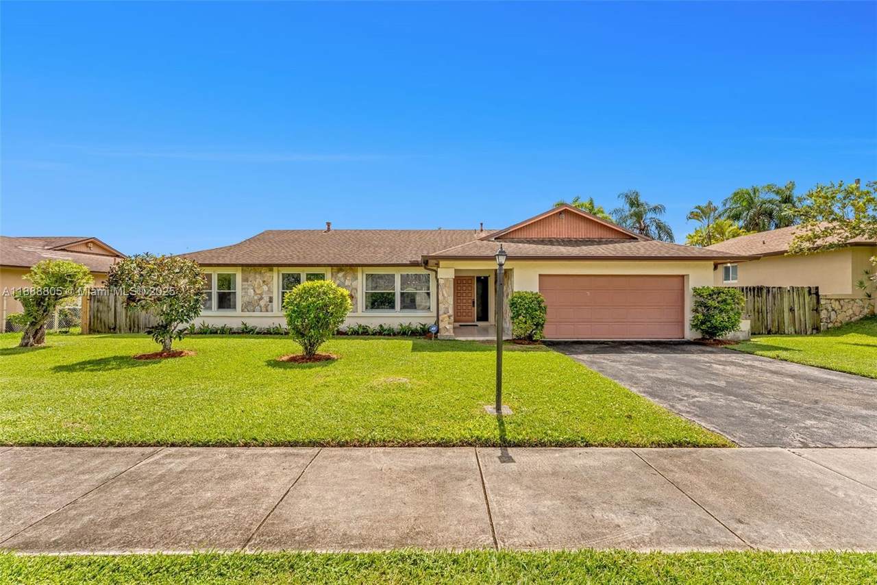 11614 101st Ter - Photo 1