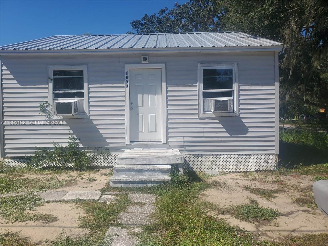 1603 Roseland - Photo 1