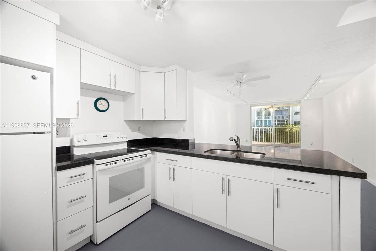 619 14th Ave - Photo 1