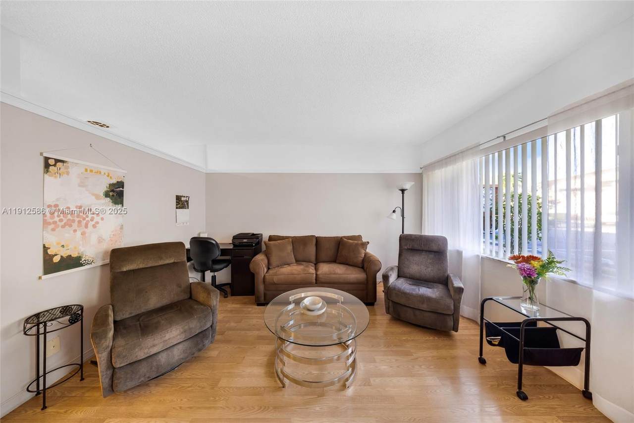 900 10th Ter - Photo 1