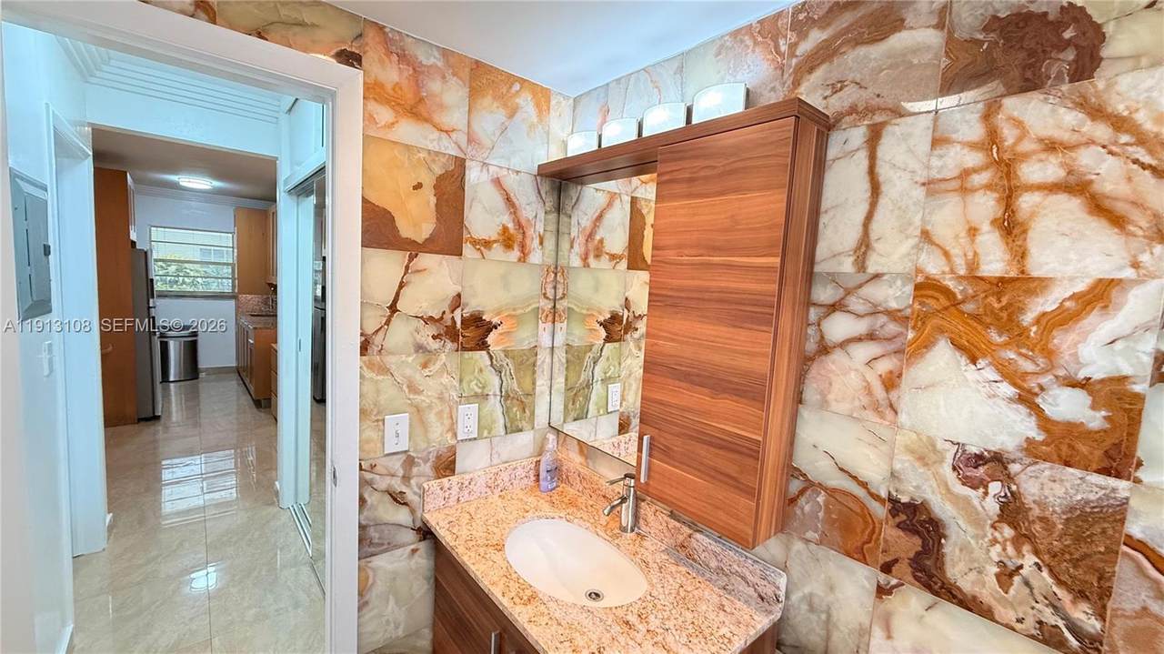 650 Pennsylvania Ave - Photo 1