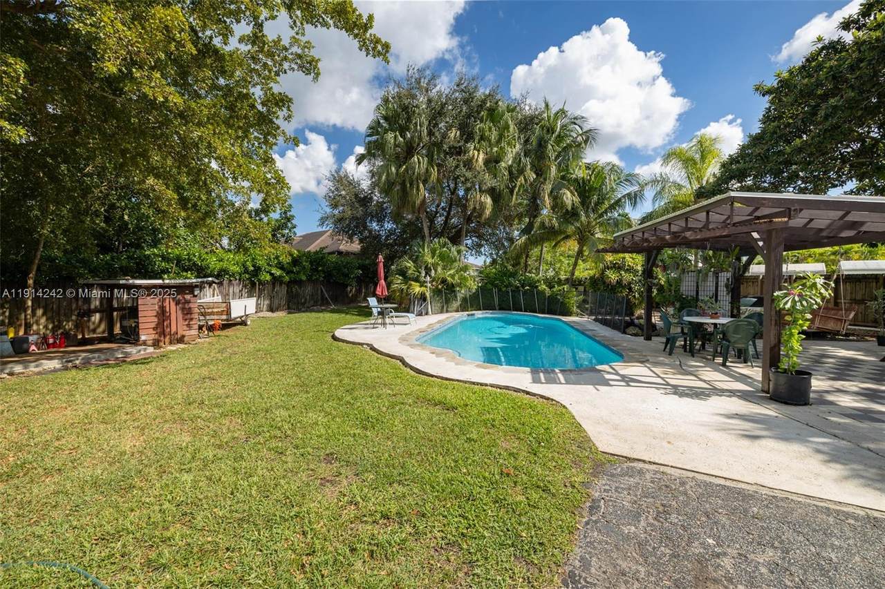 16305 276th Ter - Photo 1