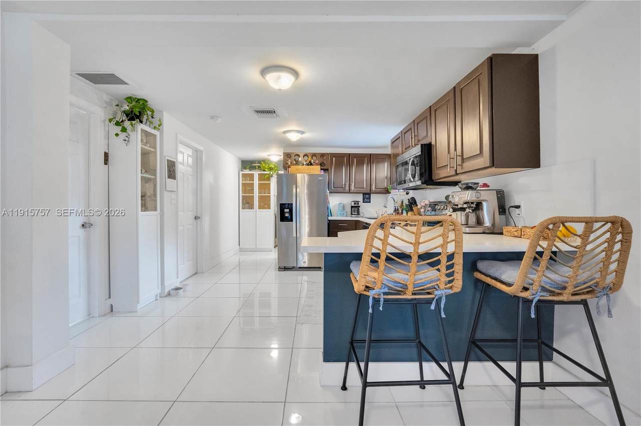 827 114th St - Photo 1