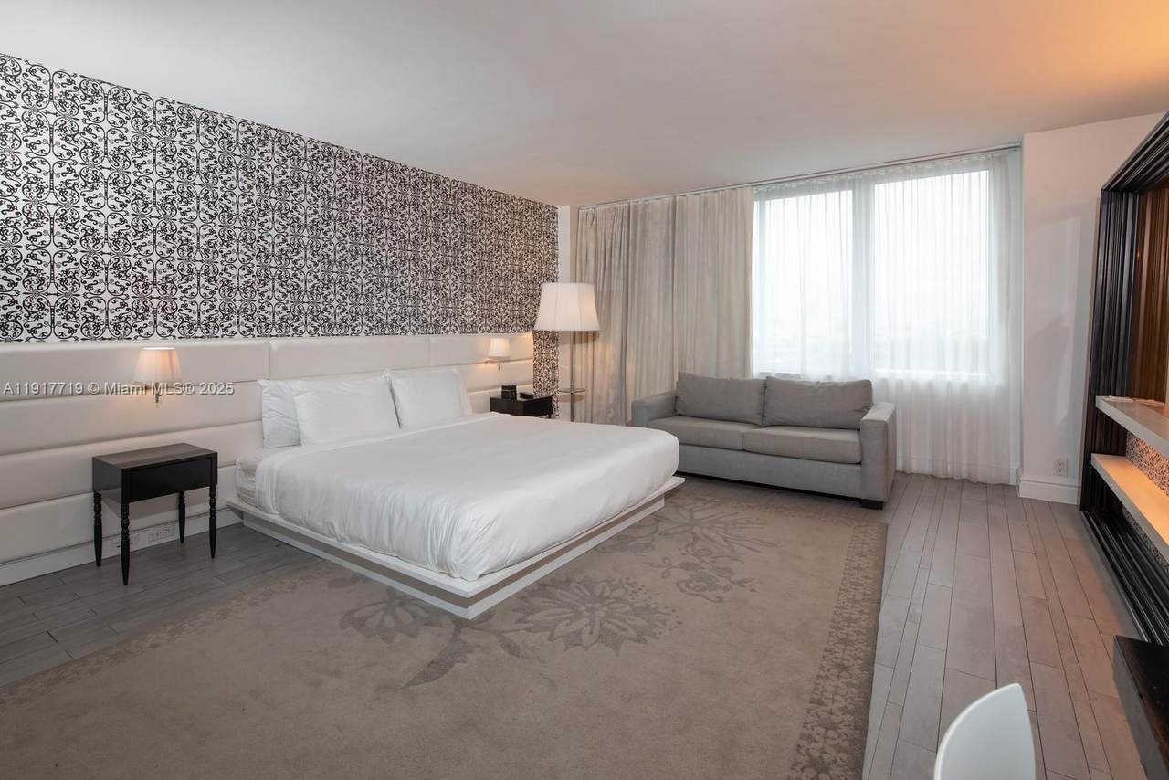 1100 West Ave - Photo 1