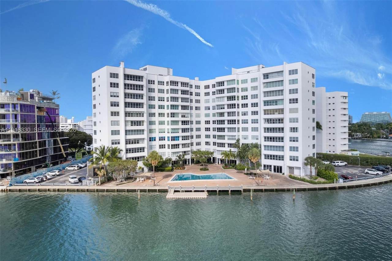 9102 Bay Harbor Dr - Photo 1