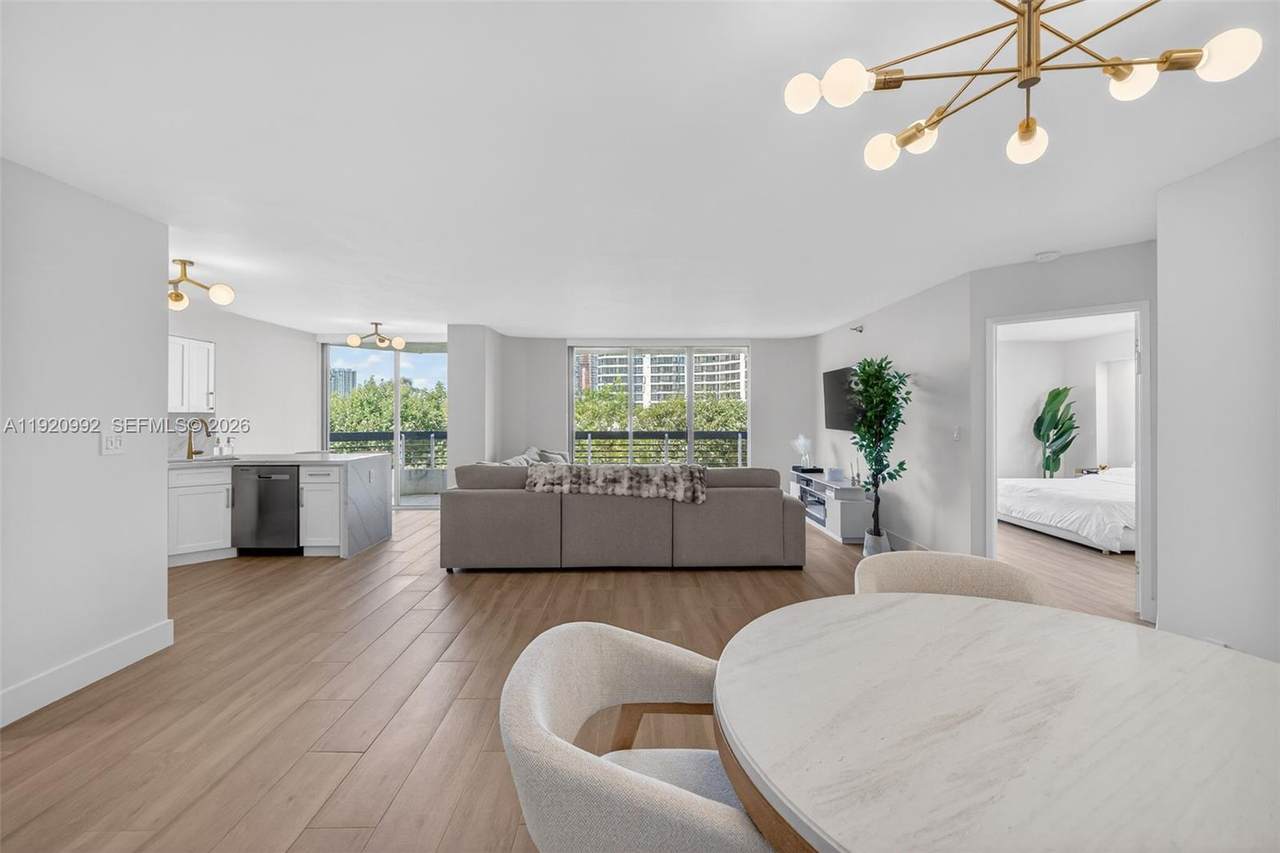 19101 Mystic Pointe Dr - Photo 1