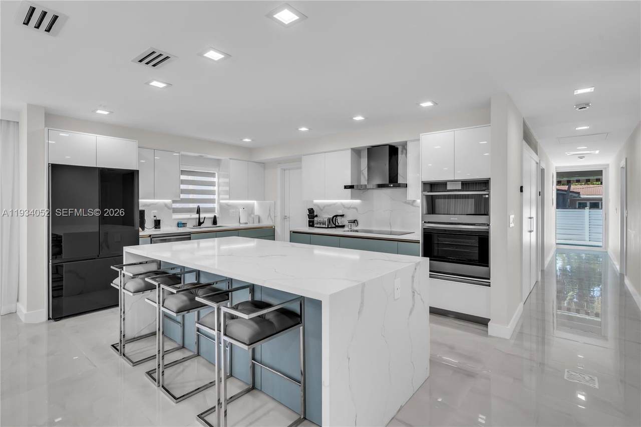 1045 Hollywood Blvd - Photo 1