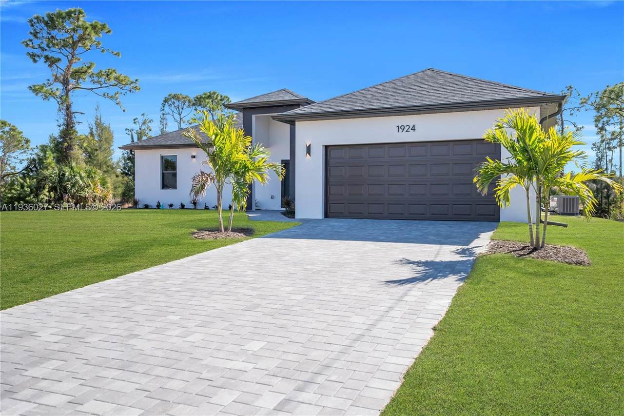 1924 33rd Ln - Photo 1