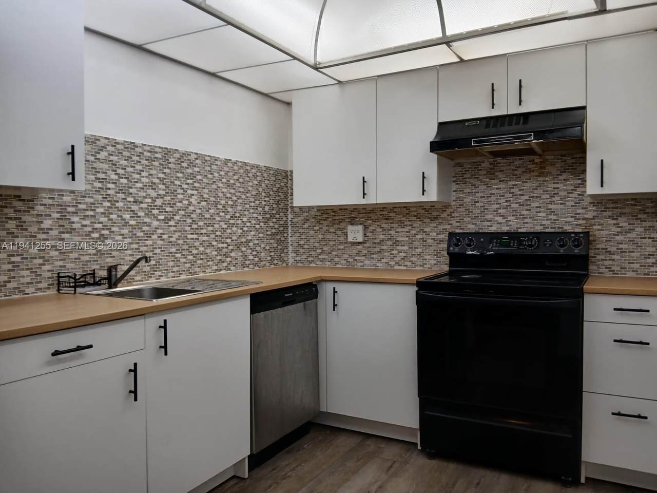 1300 Saint Charles Pl - Photo 1