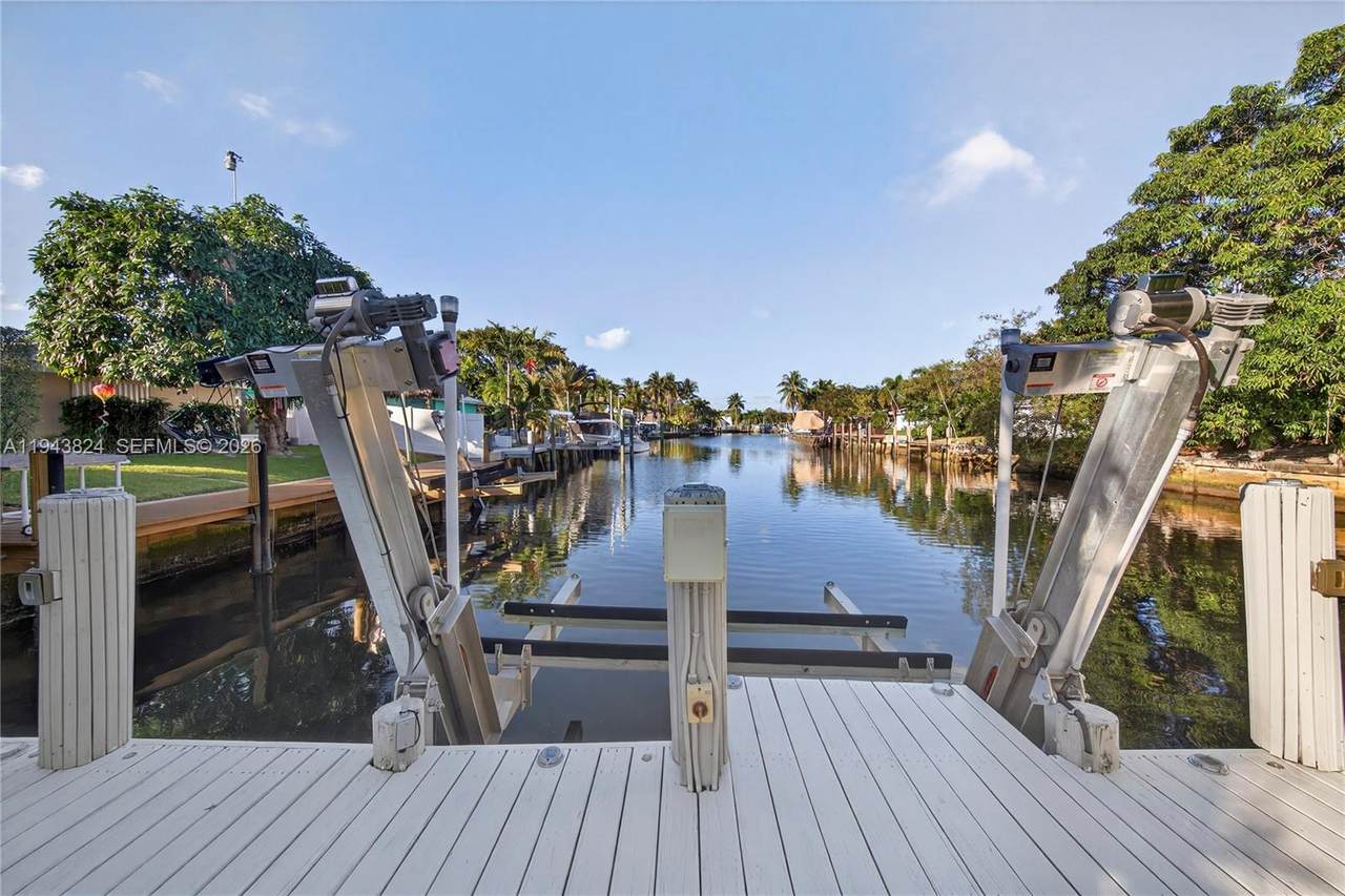 371 3rd St - Photo 1