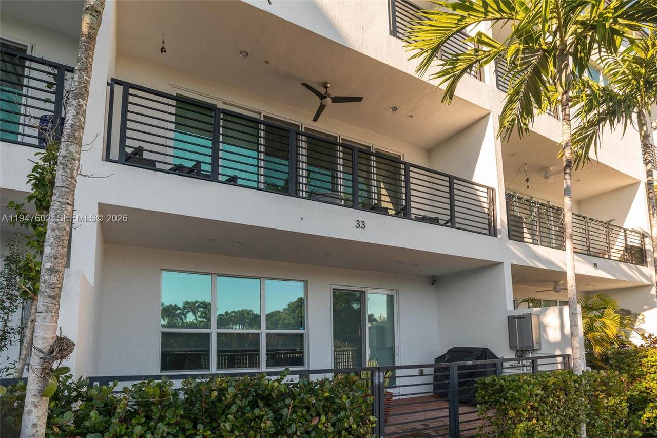 2900 12th Ter - Photo 1