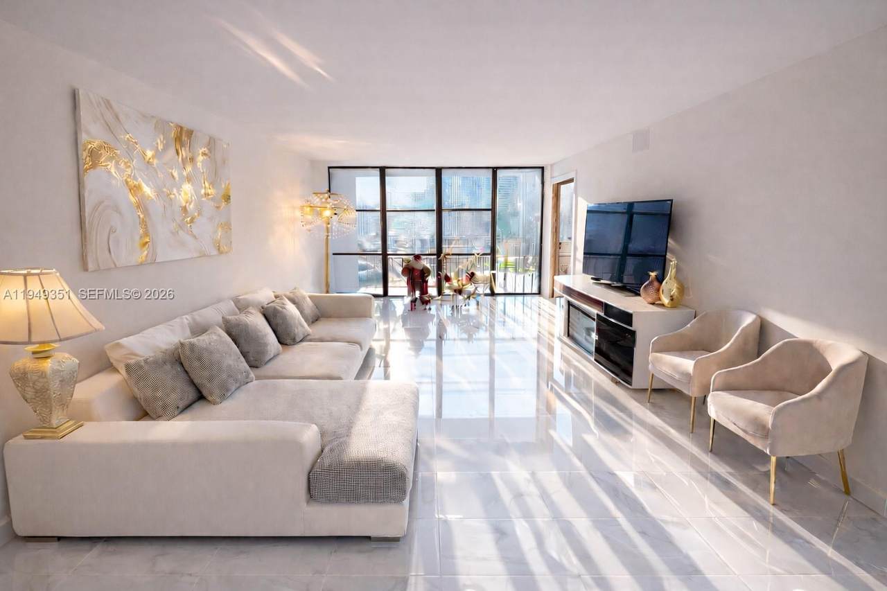 800 Parkview Dr - Photo 1