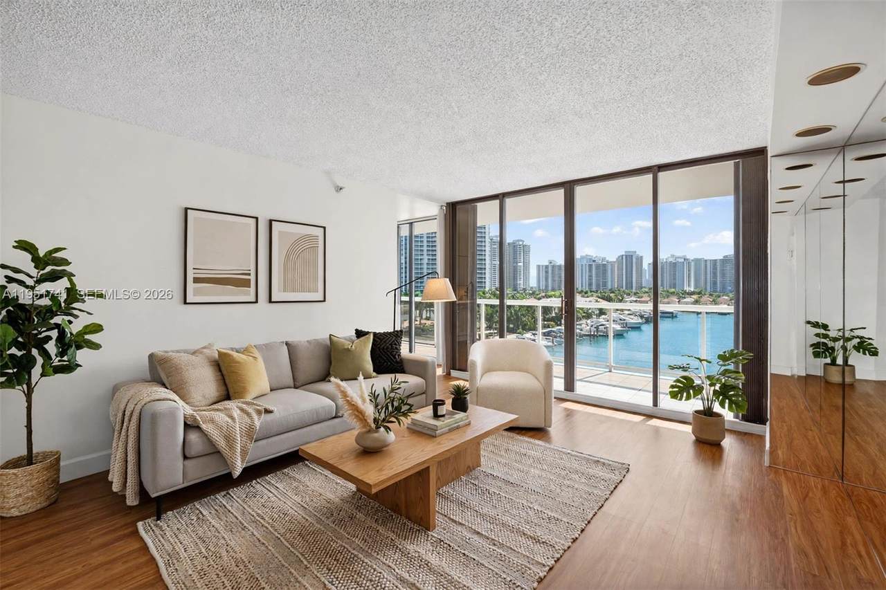 3640 Yacht Club Dr - Photo 1