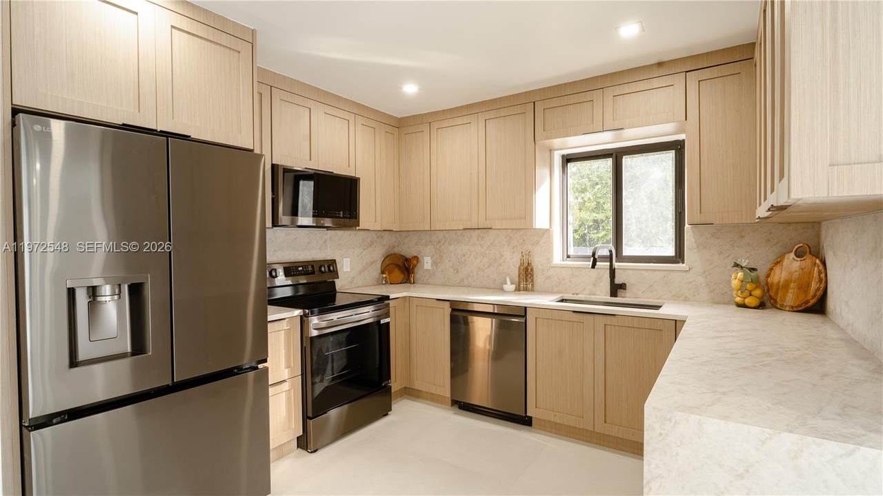 1221 Biarritz Dr - Photo 1