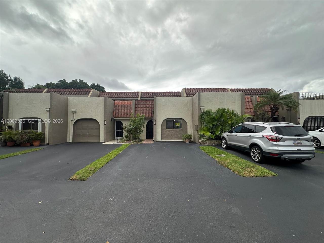 295 Jacaranda Dr - Photo 1