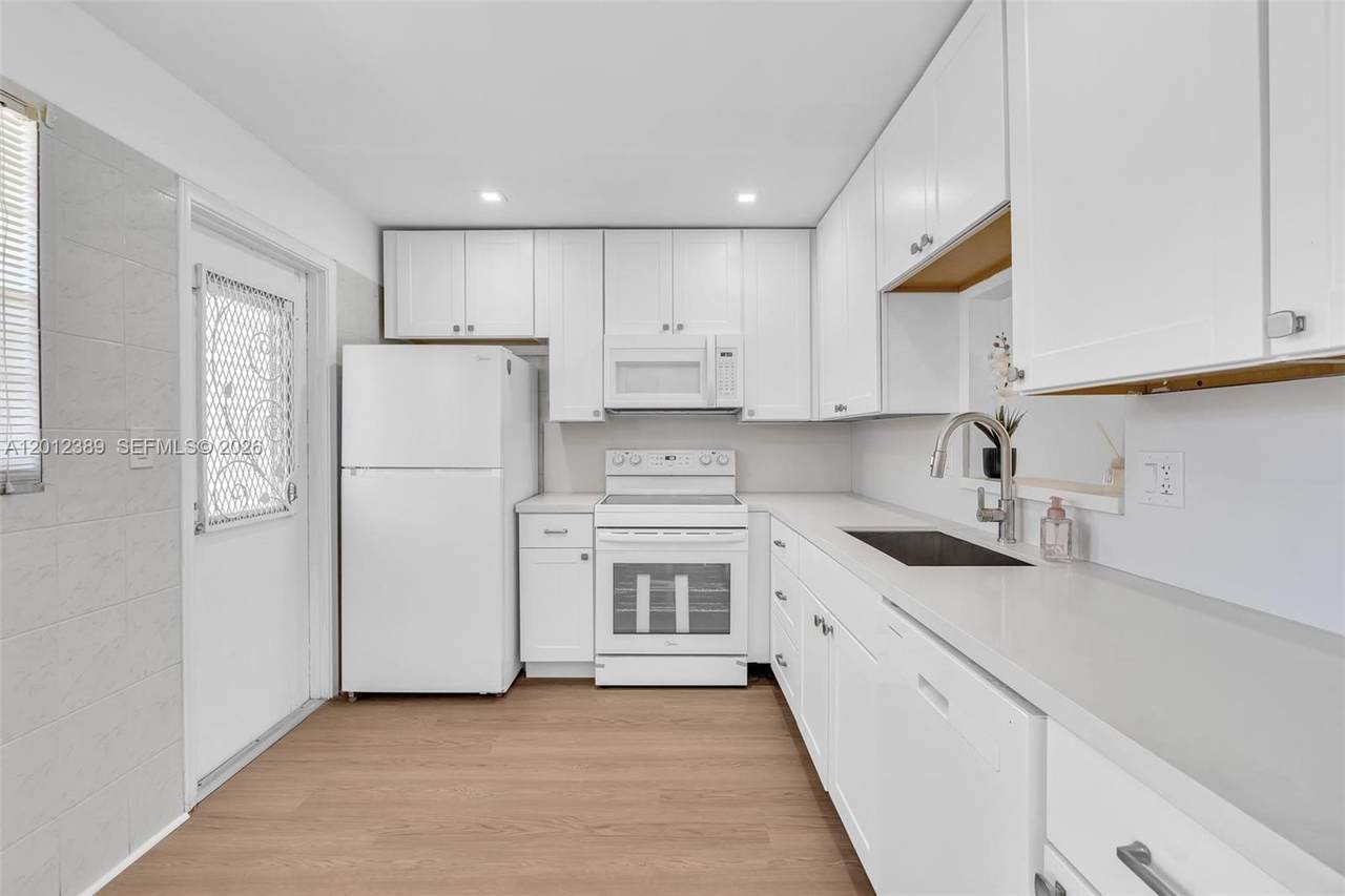 218 12th Ave - Photo 1
