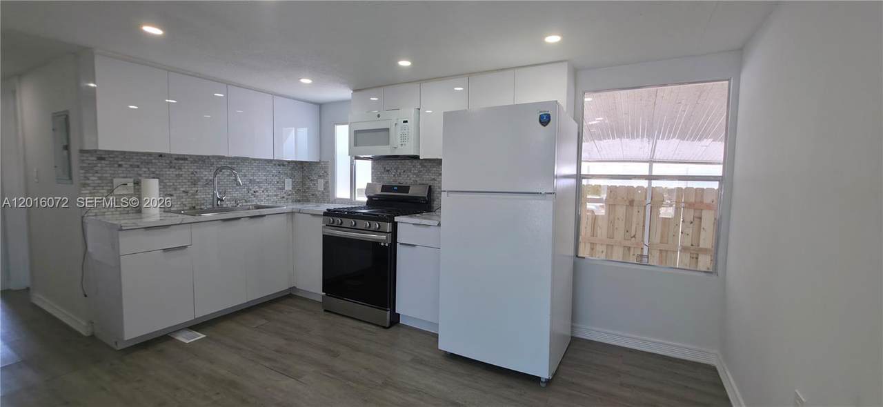 1730 85th Ave - Photo 1