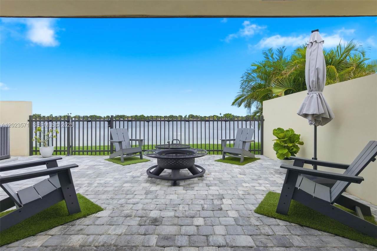 19009 64th Ct - Photo 1