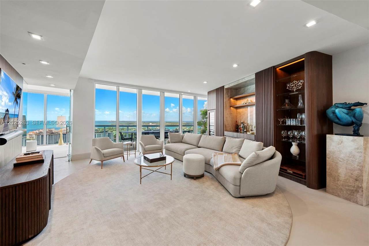 1000 Pointe Dr - Photo 1
