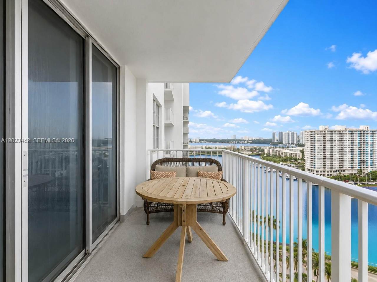 https://bt-photos.global.ssl.fastly.net/miami/1280_boomver_3_A12029482-2.jpg