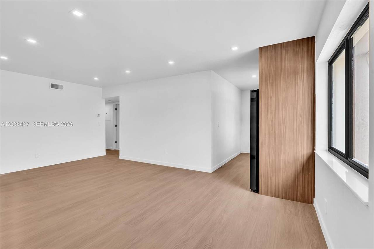 1924 26th St - Photo 1