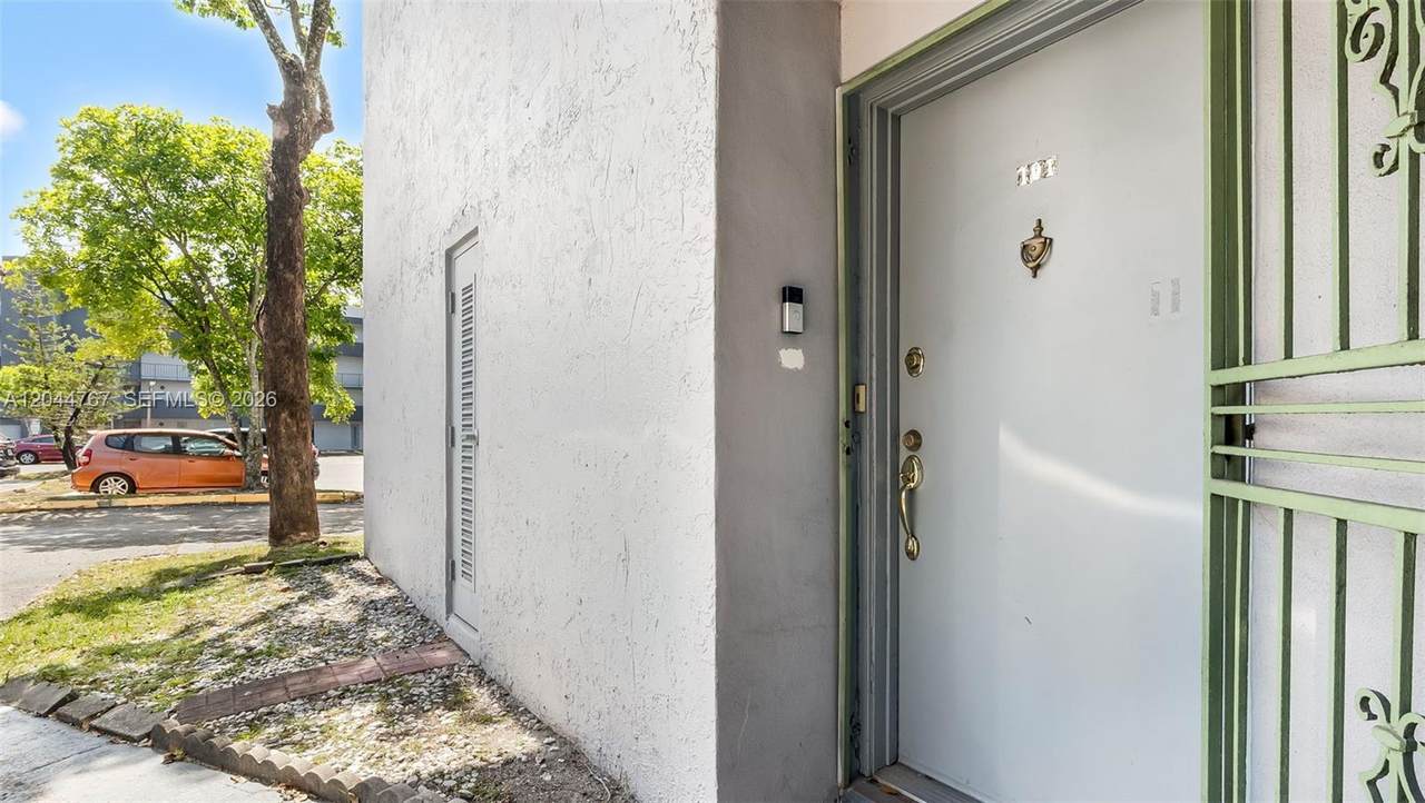 110 Fontainebleau Blvd - Photo 1