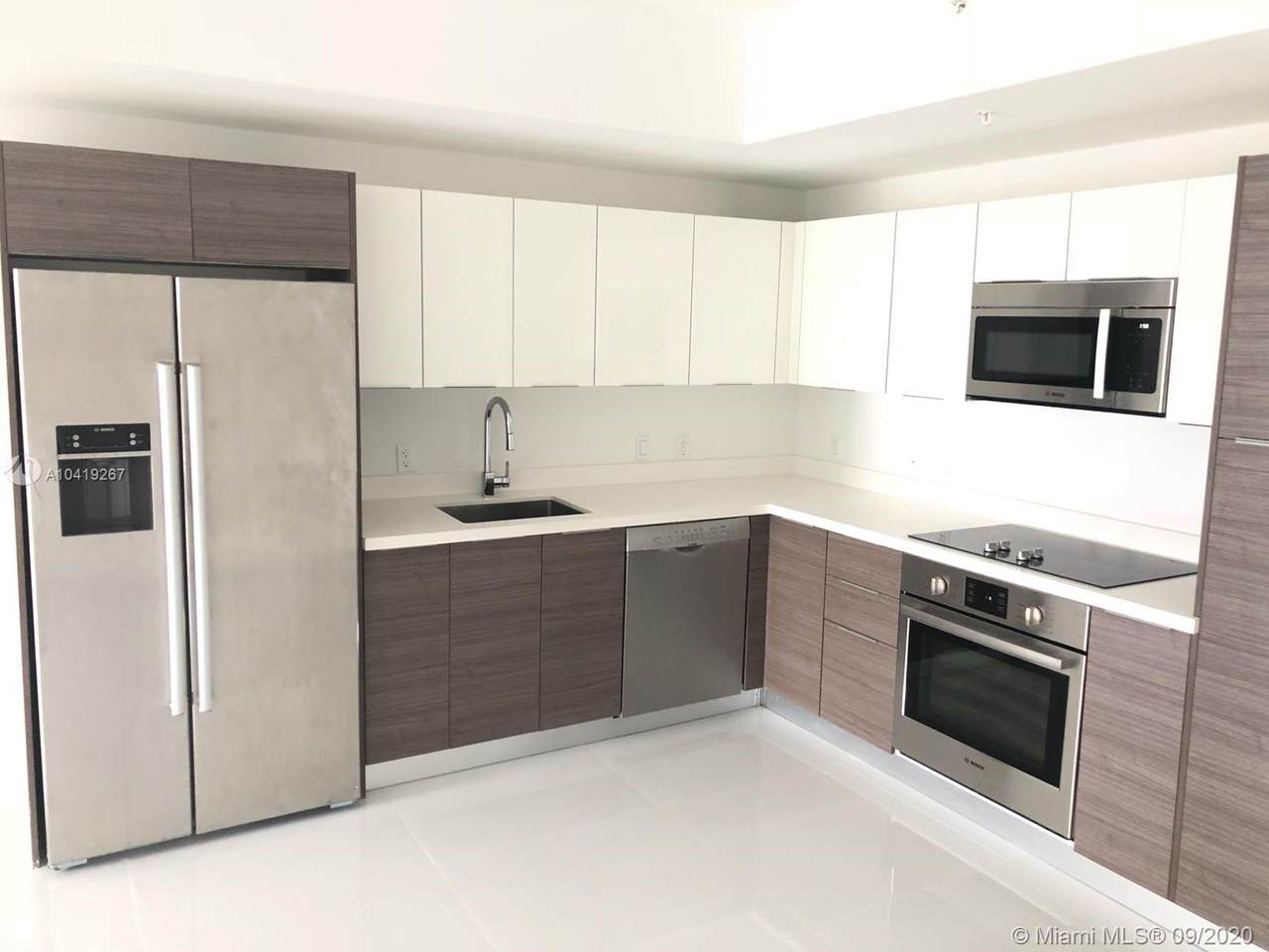 1010 2 AVE - Photo 1