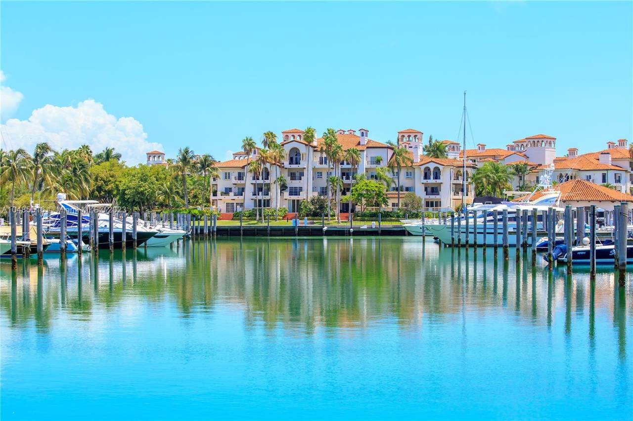 19153 Fisher Island Dr - Photo 1