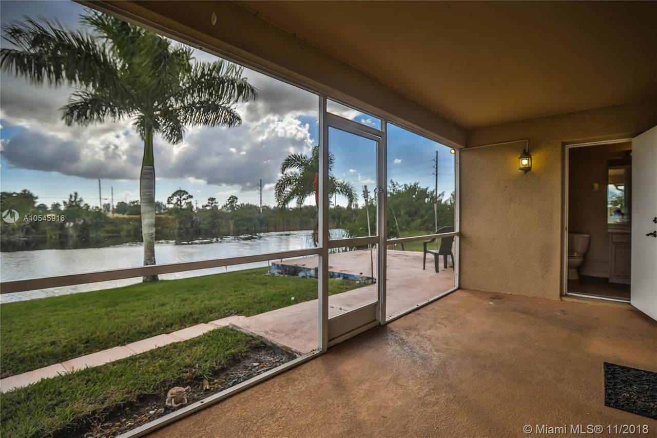 2286 15 St - Photo 1
