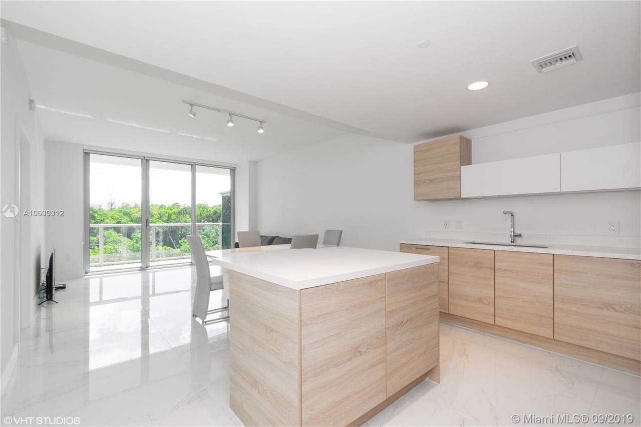 16385 Biscayne Blvd - Photo 1