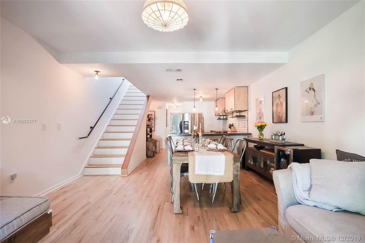 208 Jefferson Ave - Photo 1