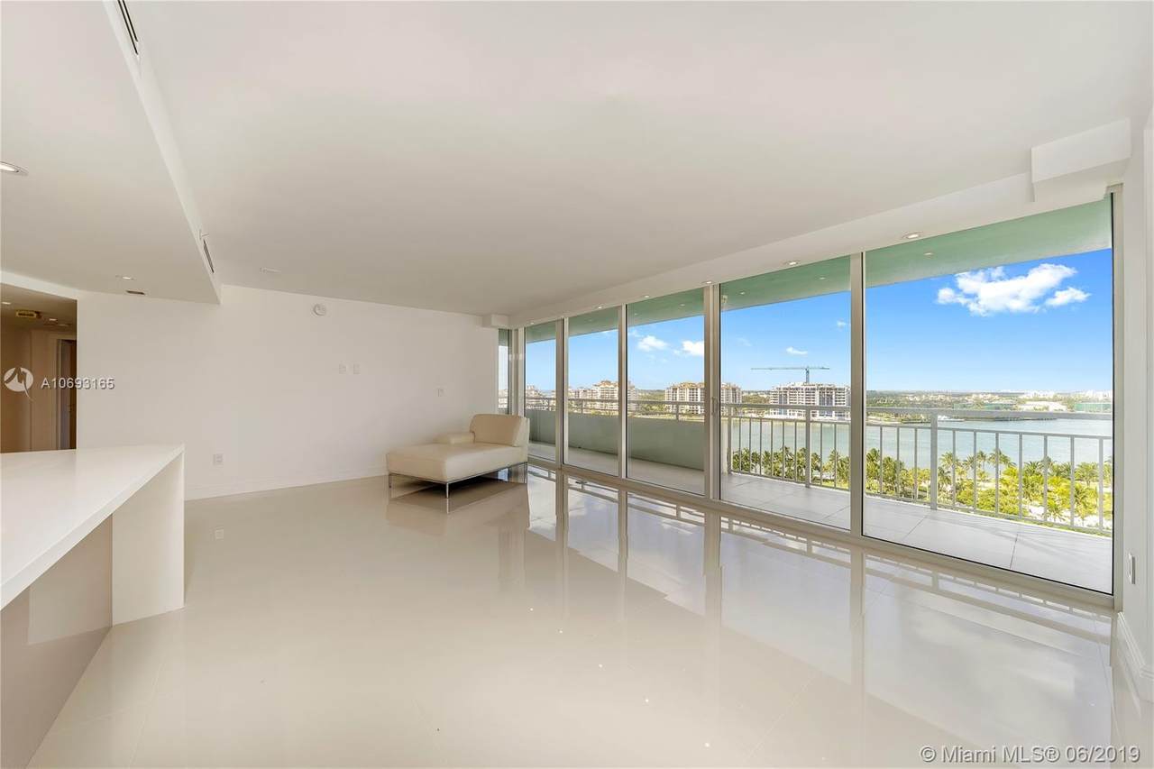 400 Pointe Dr - Photo 1