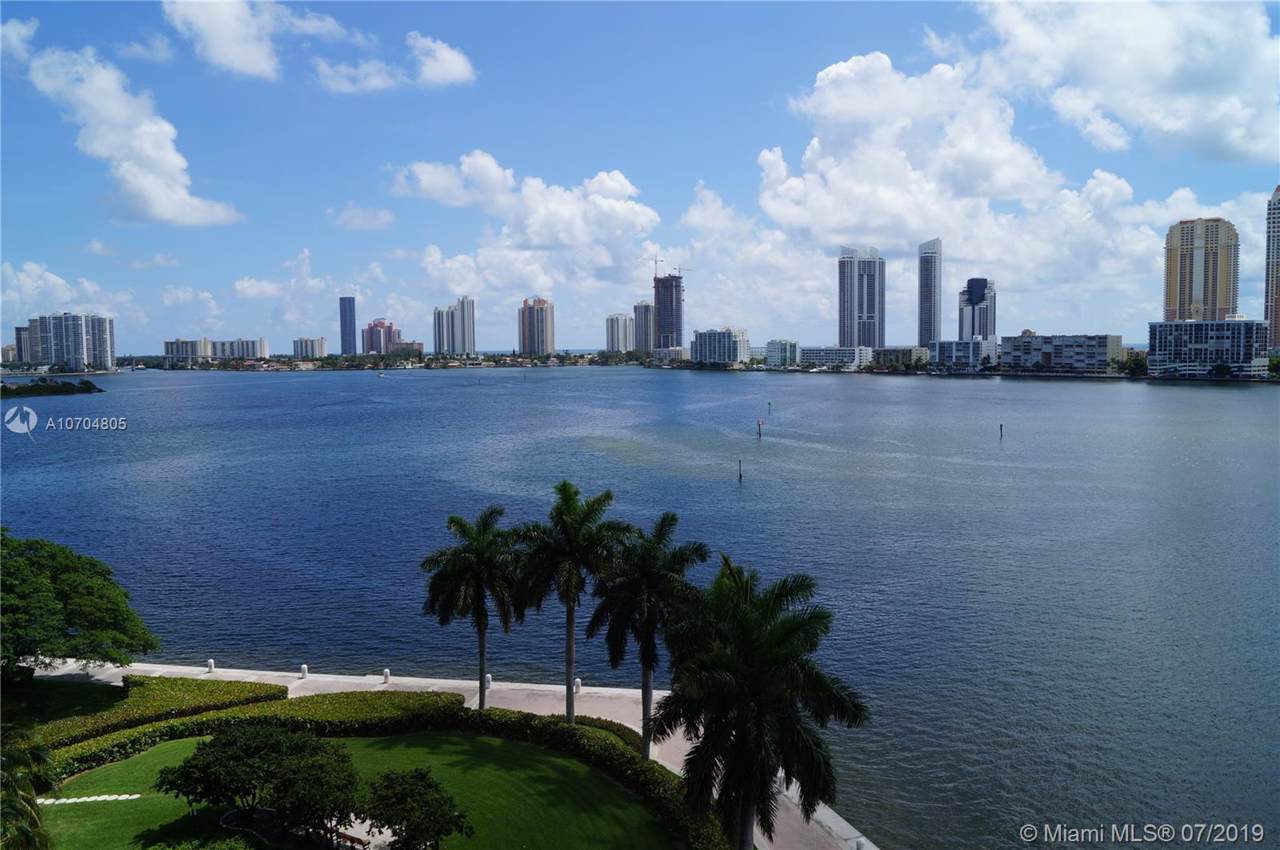 2600 Island Blvd - Photo 1