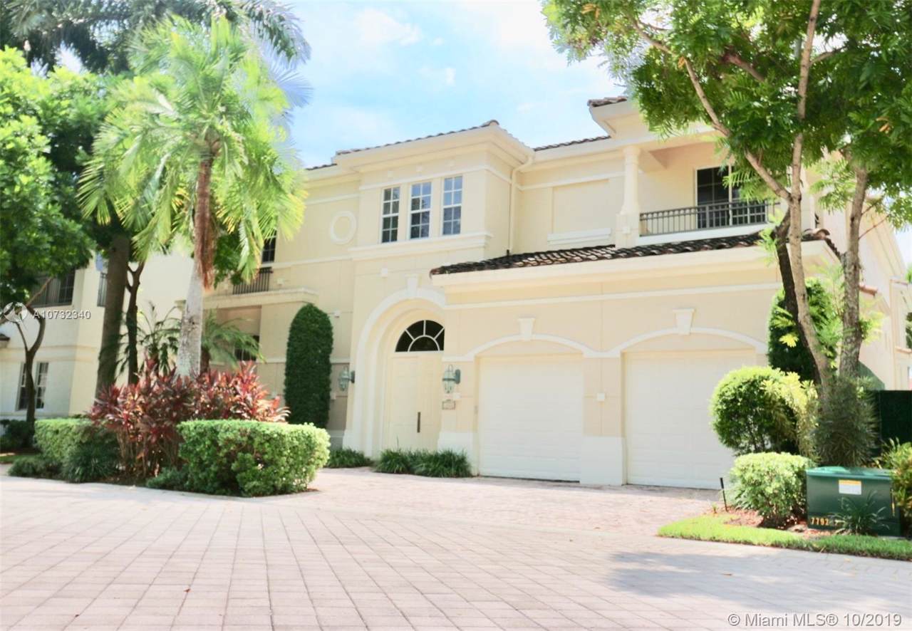 1000 Sanibel Dr - Photo 1