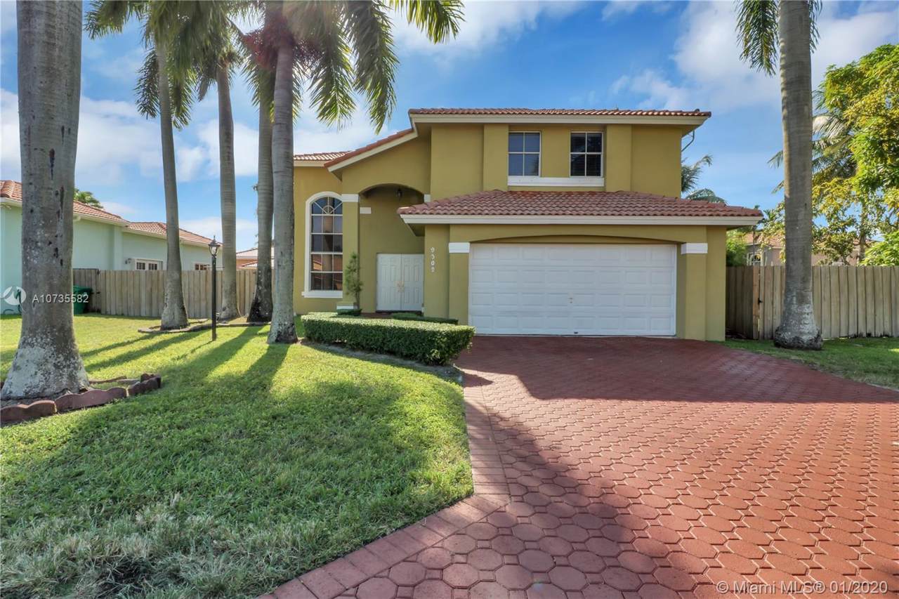 9302 163rd Ct - Photo 1