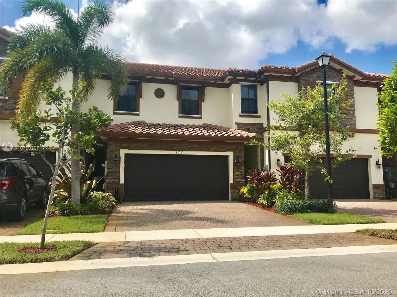 807 Village Cir - Photo 1