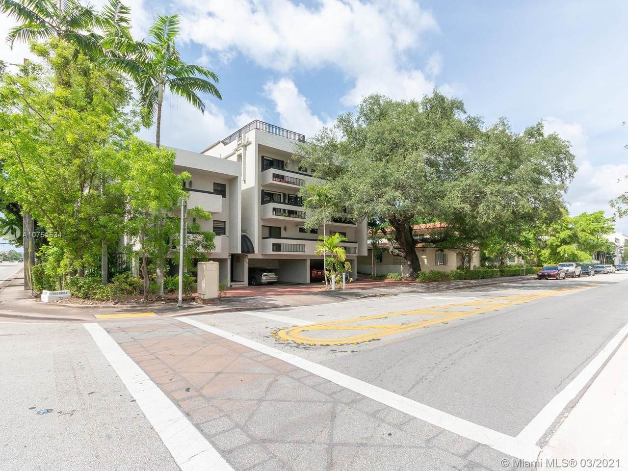 400 Valencia Ave - Photo 1