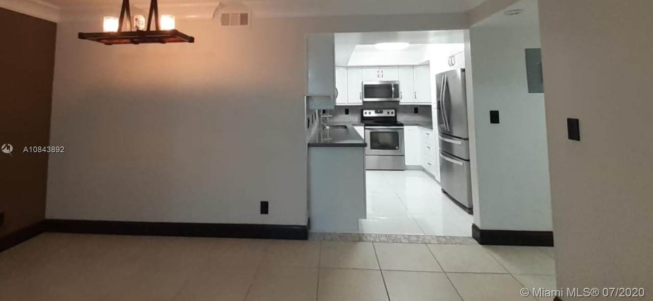 470 Laurel Dr - Photo 1