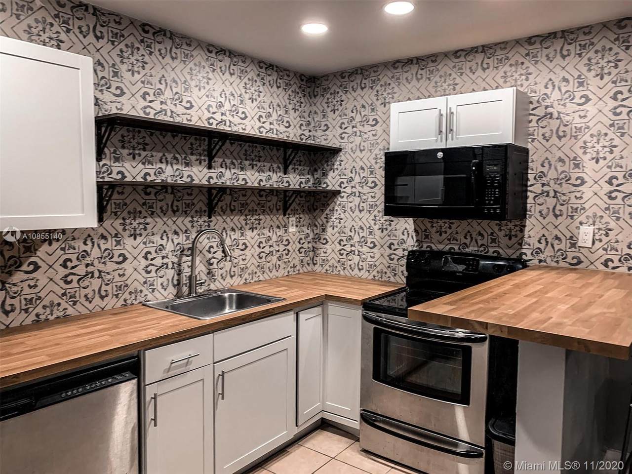 1418 27th St - Photo 1