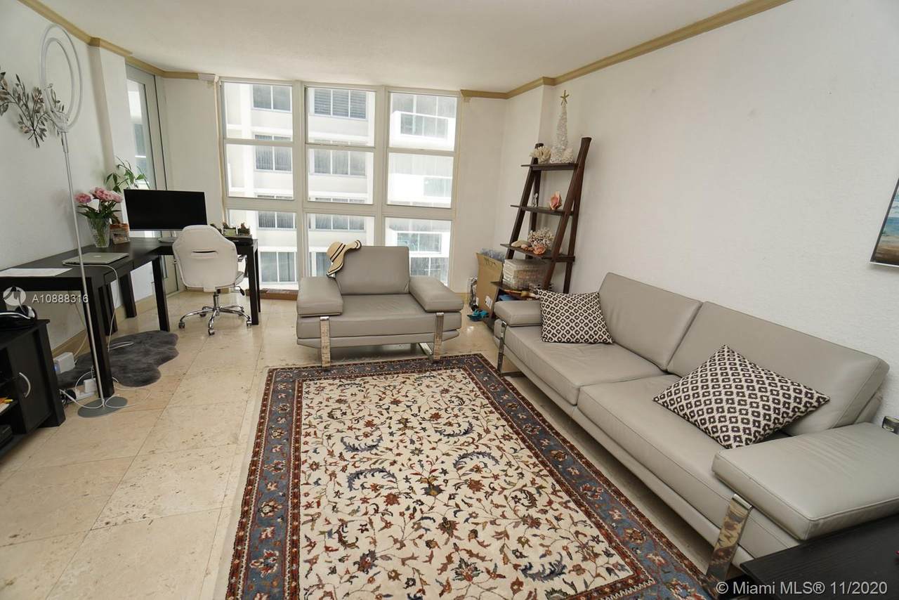 1228 West Ave - Photo 1