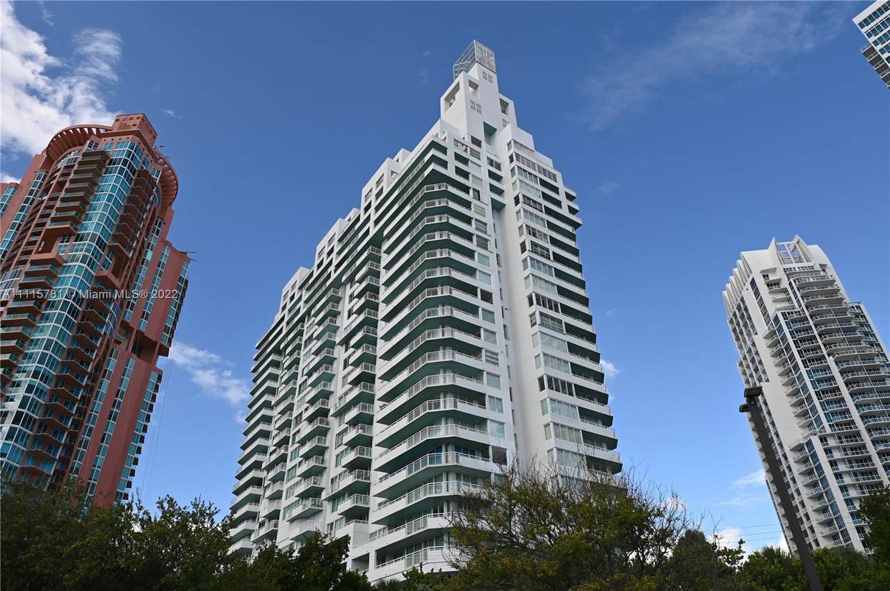 400 Pointe Dr - Photo 1