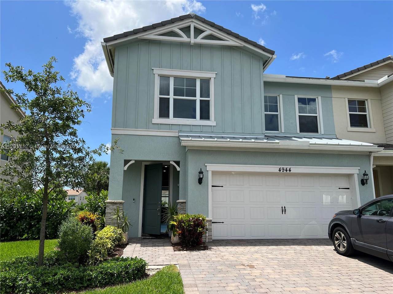 4944 Greenway Dr - Photo 1