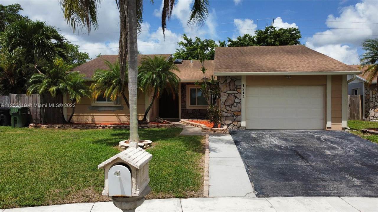 1212 Fieldlark Ln - Photo 1