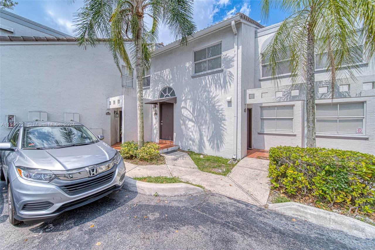 4662 97th Ct - Photo 1