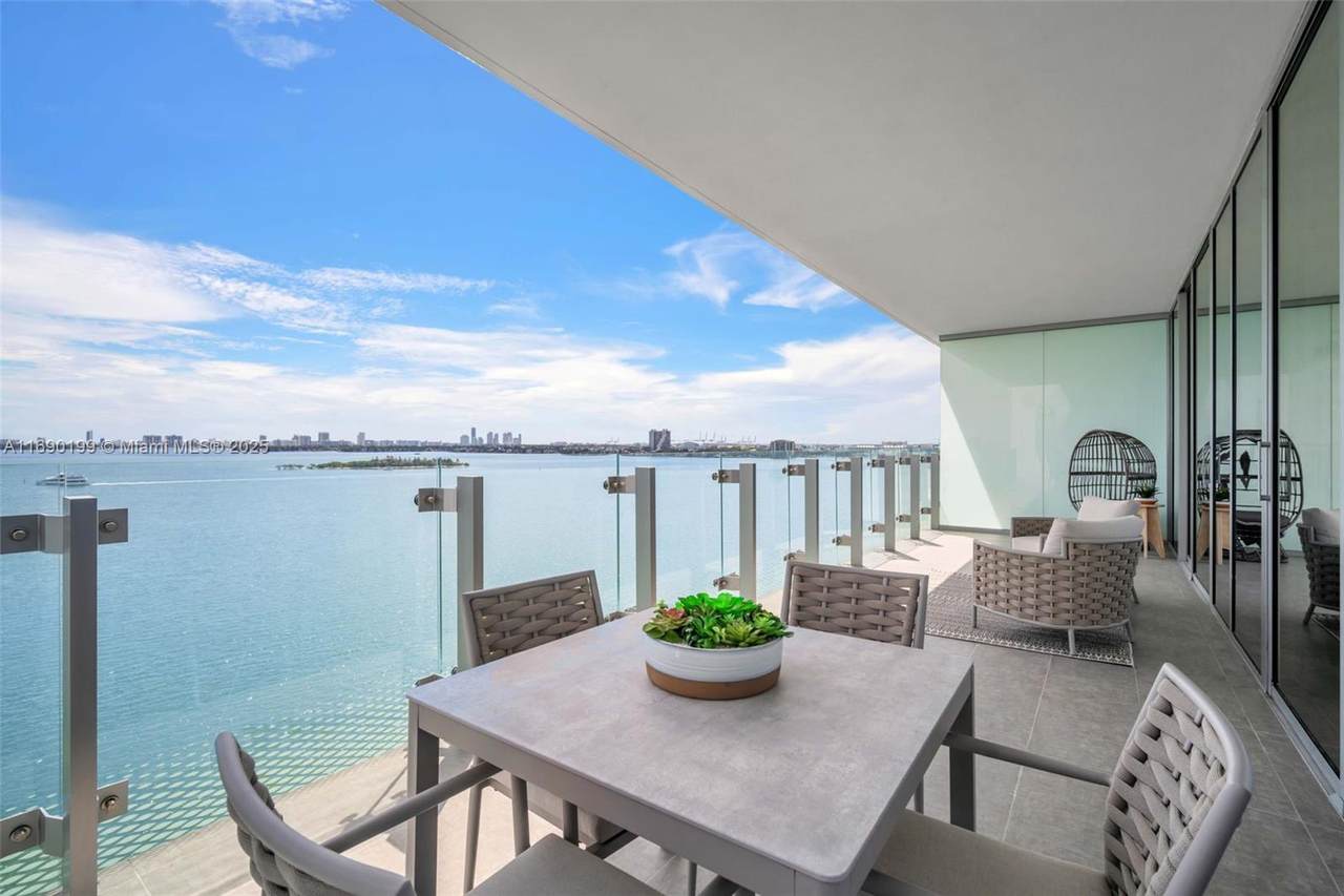 https://bt-photos.global.ssl.fastly.net/miami/1280_boomver_4_A11690199-2.jpg